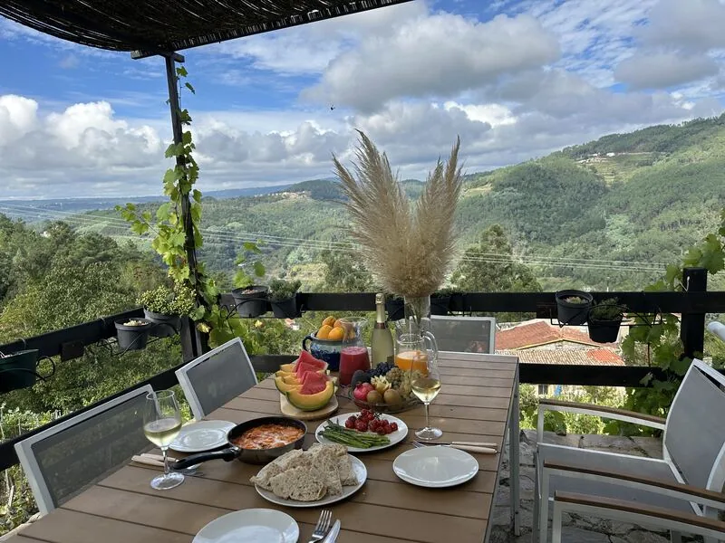 Terrace under the vines with panoramic views of the Miño valley, Casa da Viña